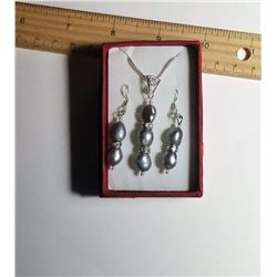 FRESHWATER PEARL EARRINGS & PENDANT