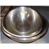 Image 1 : LOT OF STAINLESS BOWLS AND COLANDER