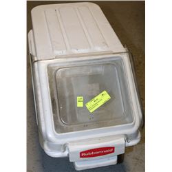 SMALL RUBBERMAID DRY INGREDIENT BIN