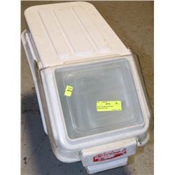 SMALL RUBBERMAID DRY INGREDIENT BIN