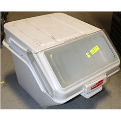 MEDIUM RUBBERMAID DRY INGREDIENT BIN