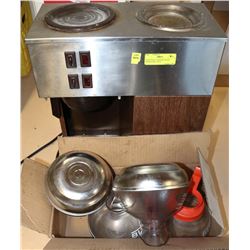 BUNN SINGLE SERVER COFFEE MAKER AND 4 POTS