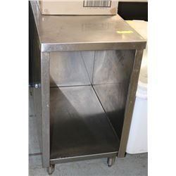 STAINLESS STEEL TABLE 19"X31"X35"H