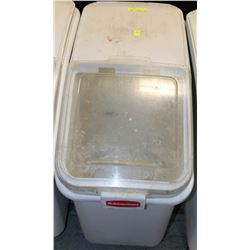 RUBBERMAID DRY INGREDIENT BIN