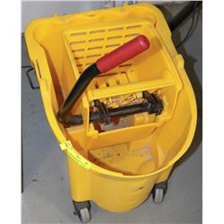 RUBBERMAID INDUSTRIAL MOP BUCKET & WRINGER