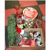 Image 1 : LARGE BOX W/CHRISTMAS DÉCOR INCL. 5