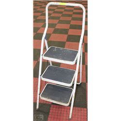 3 STEP 32" STEP LADDER