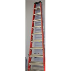 12' FEATHERLIGHT INDUSTRIAL LADDER 300LB CAPACITY