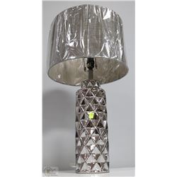 SHOWHOME CHROME TONE TABLE LAMP