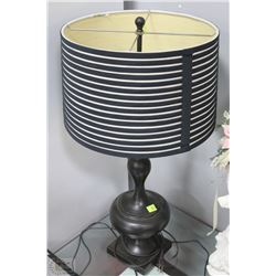 SHOWHOME LAMP ON CHOICE: BLACK AND WHITE