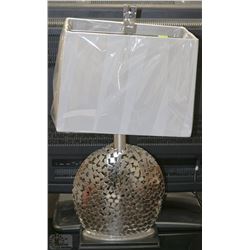 SHOWHOME METAL ART LAMP