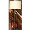 Image 1 : SHOWHOME WOOD FLOOR LAMP