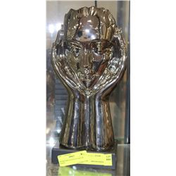 SHOWHOME STATUE OF FACE IN HANDS