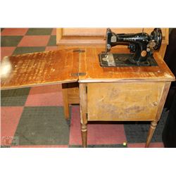 VINTAGE SINGER SEWING MACHINE