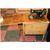 Image 1 : VINTAGE SINGER SEWING MACHINE