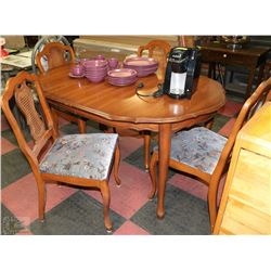 VINTAGE WOOD TABLE WITH 2 LEAVES AND 4 WICKERBACK