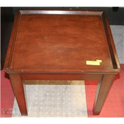BROWN WOOD SIDE TABLE -