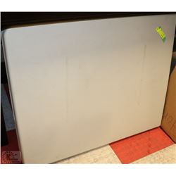 PLASTIC FOLDING TABLE
