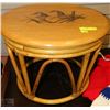 Image 1 : WOODEN TABLE