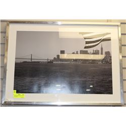 LARGE FRAMED BLACK & WHITE PICTURE OF