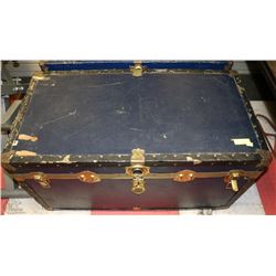 STEAMER TRUNK