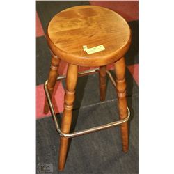 SOLID WOOD BAR STOOL W/FOOTRAIL -