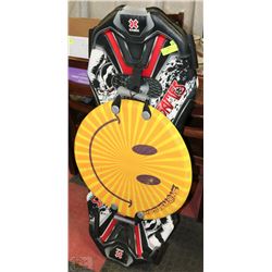 SET OF 3 LIGHTWEIGHT TOBOGGANS INCL. 2 GAMES