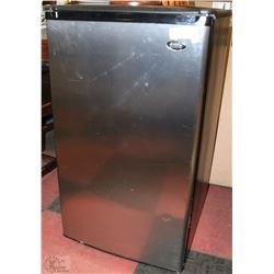 SANYO BAR FRIDGE STAINLEES FRONT WITH BLACK