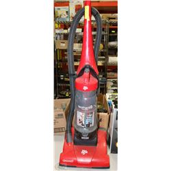 DIRT DEVIL FEATHERLITE UPRIGHT VACUUM
