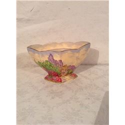 HAND PAINTED ROYAL WINTON CENTRE BOWL WITH FROG