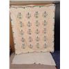 Image 1 : 74"x84" HAND STITCHED TULIPS DECORATED QUILT