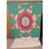 Image 1 : 74"x76" HAND STITCHED SUNBURST DECORATED QUILT