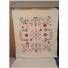 Image 1 : 76"x83" HAND STITCHED FLORAL+VASE DECORATED QUILT