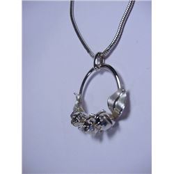 VINTAGE ROSES NECKLACE
