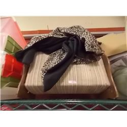 MAGAZINE HOLDER WITH BLANKET