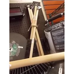 NEW WINDOW SCRAPER/BRUSH - 4 TTL