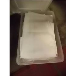 BOX OF LINEN NAPKINS - WHTIE - APPROX 60