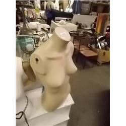 MANNIQUIN TORSO - FEMALE - NO ARMS