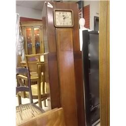 VINTAGE WESTING HOUSE CLOCK WITH BUILT IN RADIO ON THE SIDE - RADIO TESTED AND WORKING WITH NEW TUBE