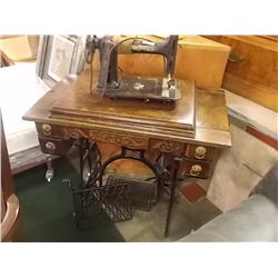VINTAGE RAYMOND SEWING MACHINE - IN AN OAK CASE TREADLE BASE