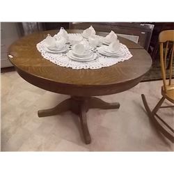 SOLID ROUND QUARTER SAWN OAK TABLE