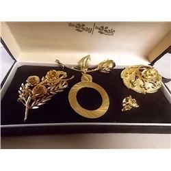 LARGE PIN AND 4 GOLD TONE BROTCHES = 5 PC TTL