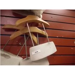 CLOTHING DISPLAY - SHOULDERS ON STAND - SHORT