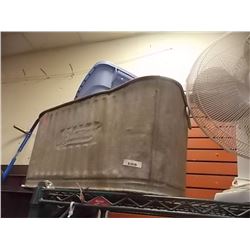 VINTAGE BEATTY GALVANIZED TUB & POLE