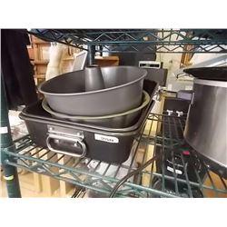 LOT OF BAKING PANS