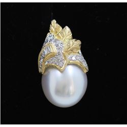 18K Y/G SOUTH SEA PEARL & DIAMOND PENDANT/2.30 GRAMS/DIAMOND BAGUETTE 0.12CT/DIAMOND ROUND 0.16CT/SO