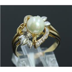 14K Y/G PEARL AND DIAMOND RING/3.70 GRAMS/ROUND DIAMOND 0.05CT/PEARL 7.20 Mm