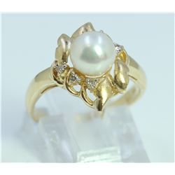 14K Y/G PEARL AND DIAMOND RING/3.45 GRAMS/ROUND DIAMOND 0.03CT/PEARL 7.00MM