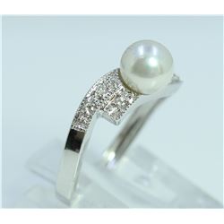 18K W/G PEARL AND DIAMOND RING/2.20 GRAMS/ROUND DIAMOND 0.04CT /PEARL 6.20 Mm