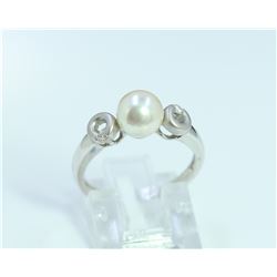 18K W/G PEARL AND DIAMOND RING/2.30 GRAMS/ROUND DIAMIOND 0.04CT/PEARL 6.90 Mm